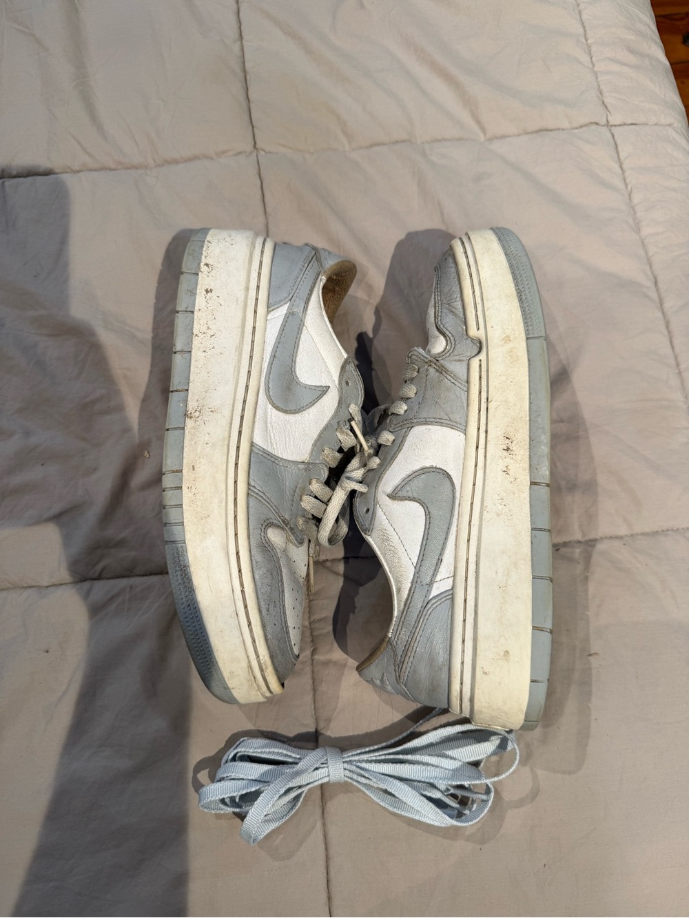 Women’s Nike Sneakers in Light Gray and White